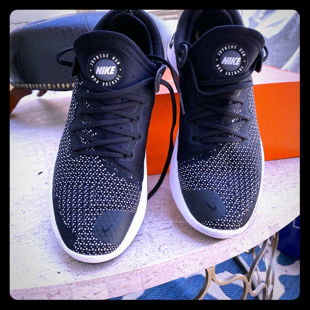 Nike women’s JOYRIDE RUNNING SHOES